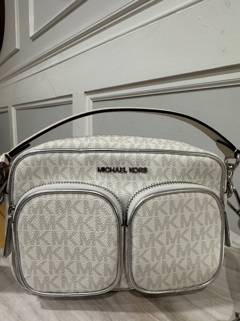 Michael Kors Bag Jet Set Signature Logo Strap with Front Pockets Crossbody - Picture 5 of 17